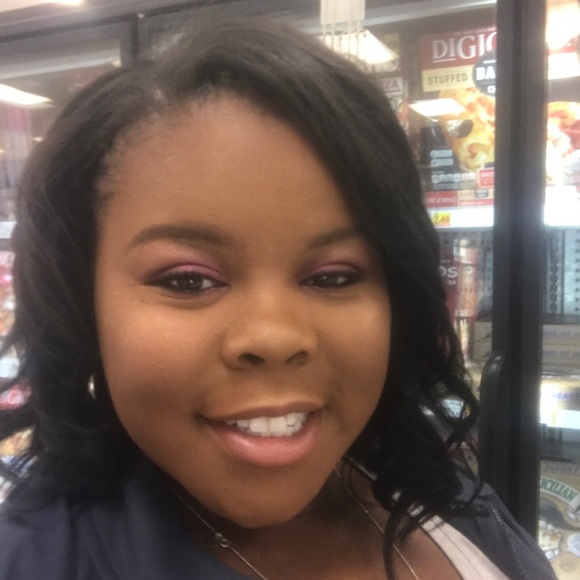 Meet your Posher, Adrienne - Picture 2 of 2